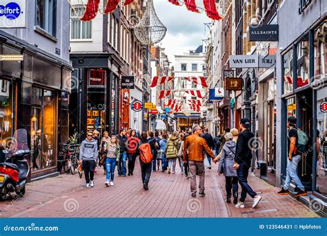 kalverstraat shops.